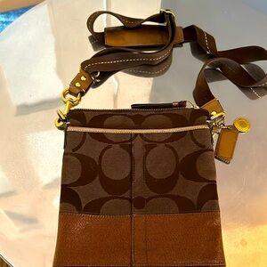Coach travel crossbody bag excellent condition